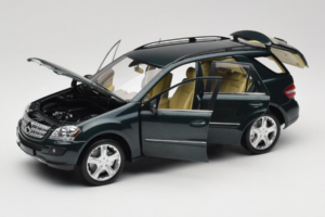 Mercedes ML W164 Green Metallic Minichamps 1:18 150034502 Metall - pilt 2/8