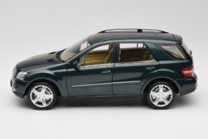 Mercedes ML W164 Green Metallic Minichamps 1:18 150034502 Metall - pilt 4/8