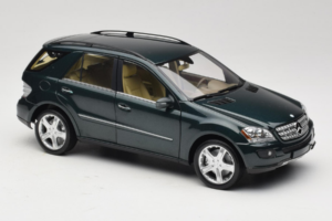 Mercedes ML W164 Green Metallic Minichamps 1:18 150034502 Metall - pilt 6/8