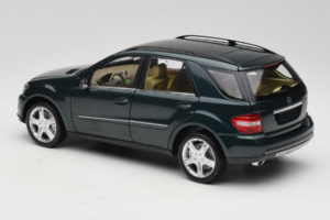 Mercedes ML W164 Green Metallic Minichamps 1:18 150034502 Metall - pilt 7/8