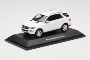 Mercedes ML W166 Calcit White Minichamps 1:43 B66960062 Metall - pilt 2/4