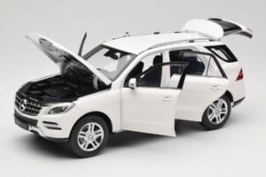 Mercedes ML W166 Valge Minichamps 1:18 100030101 Metall - pilt 2/8
