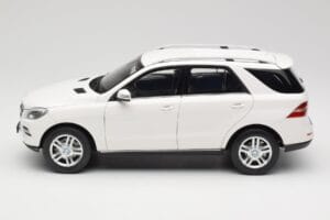 Mercedes ML W166 Valge Minichamps 1:18 100030101 Metall - pilt 4/8