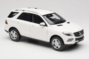 Mercedes ML W166 Valge Minichamps 1:18 100030101 Metall - pilt 6/8