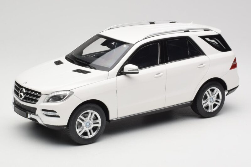 Mercedes ML W166 Valge Minichamps 1:18 100030101 Metall