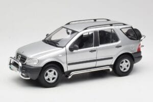 Mercedes ML320 W163 Hõbedane Maisto 1:18 50319 Metall