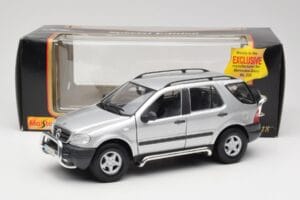 Mercedes ML320 W163 Hõbedane Maisto 1:18 50319 Metall - pilt 8/8