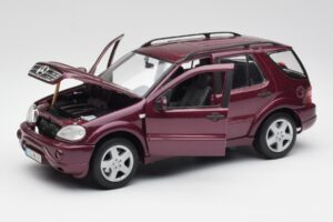 Mercedes ML55 AMG W163 Lilla Maisto 1:18 31876 Metall - pilt 2/8