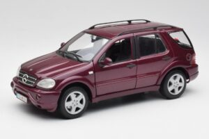 Mercedes ML55 AMG W163 Lilla Maisto 1:18 31876 Metall