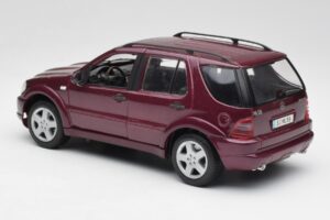 Mercedes ML55 AMG W163 Lilla Maisto 1:18 31876 Metall - pilt 7/8