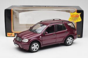 Mercedes ML55 AMG W163 Lilla Maisto 1:18 31876 Metall - pilt 8/8