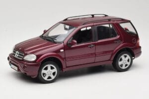 Mercedes ML55 AMG W163 Punane Maisto 1:18 50348 Metall