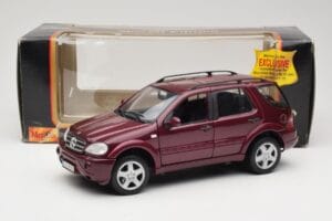 Mercedes ML55 AMG W163 Punane Maisto 1:18 50348 Metall - pilt 8/8