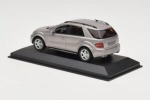 Mercedes ML63 AMG W164 Hall Metallic Minichamps 1:43 400034570 Metall - pilt 3/4