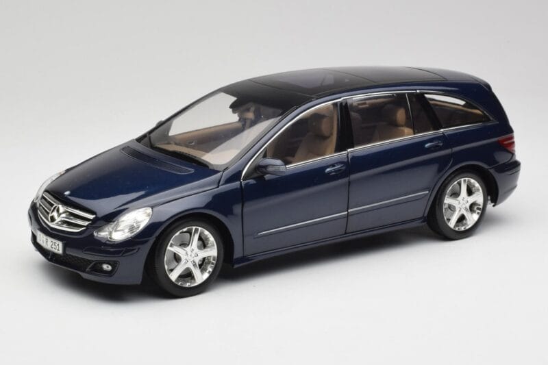 Mercedes R-Class W251 Tansaniit Sinine Minichamps 1:18 150034600 Metall