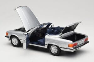 Mercedes R107 380 SL Hõbedane Norev 1:18 183725 Metall - pilt 5/8