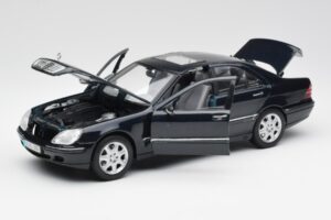 Mercedes S-Class W220 Sinine Maisto 1:18 56051 Metall - pilt 2/8