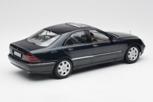 Mercedes S-Class W220 Sinine Maisto 1:18 56051 Metall - pilt 3/8
