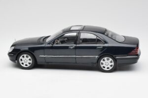 Mercedes S-Class W220 Sinine Maisto 1:18 56051 Metall - pilt 4/8