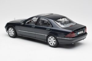 Mercedes S-Class W220 Sinine Maisto 1:18 56051 Metall - pilt 7/8