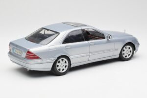 Mercedes S-Class W220 Helesinine Maisto 1:18 56050 Metall - pilt 3/8
