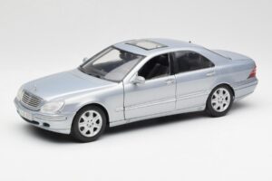 Mercedes S-Class W220 Helesinine Maisto 1:18 56050 Metall