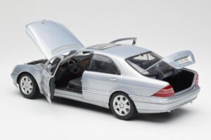 Mercedes S-Class W220 Helesinine Maisto 1:18 56050 Metall - pilt 5/8