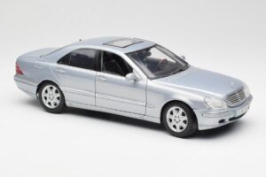 Mercedes S-Class W220 Helesinine Maisto 1:18 56050 Metall - pilt 6/8