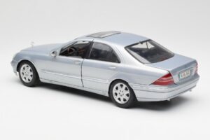 Mercedes S-Class W220 Helesinine Maisto 1:18 56050 Metall - pilt 7/8