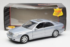 Mercedes S-Class W220 Helesinine Maisto 1:18 56050 Metall - pilt 8/8