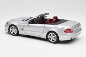 Mercedes SL 500 R230 Kabriolett Iridium Hõbedane Minichamps 1:18 B66962388 Metall - pilt 7/8