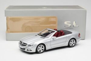 Mercedes SL 500 R230 Kabriolett Iridium Hõbedane Minichamps 1:18 B66962388 Metall - pilt 8/8