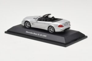 Mercedes SL 65 AMG R230 Hõbedane Minichamps 1:43 B66960601 Metall - pilt 3/4