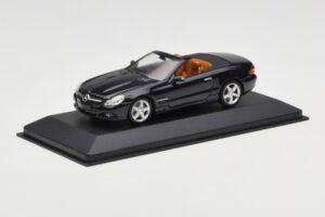 Mercedes SL R230 Must Minichamps 1:43 B66961922 Metall - pilt 2/4