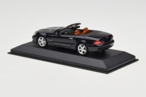 Mercedes SL R230 Must Minichamps 1:43 B66961922 Metall - pilt 3/4
