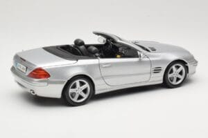 Mercedes SL R230 Hõbedane Maisto 1:18 B66962125 Metall - pilt 3/8