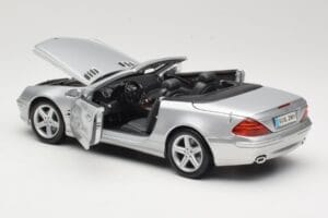 Mercedes SL R230 Hõbedane Maisto 1:18 B66962125 Metall - pilt 5/8