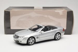 Mercedes SL R230 Hõbedane Maisto 1:18 B66962125 Metall - pilt 8/8