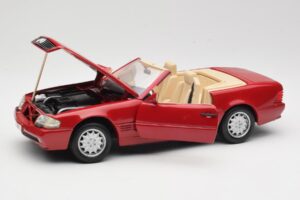 Mercedes SL500 R129 Punane Revell 1:18 08927 Metall - pilt 2/8