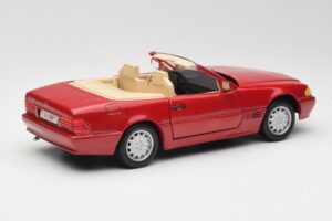 Mercedes SL500 R129 Punane Revell 1:18 08927 Metall - pilt 3/8