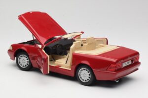 Mercedes SL500 R129 Punane Revell 1:18 08927 Metall - pilt 5/8