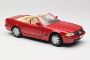 Mercedes SL500 R129 Punane Revell 1:18 08927 Metall - pilt 6/8