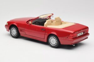 Mercedes SL500 R129 Punane Revell 1:18 08927 Metall - pilt 7/8