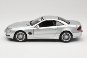 Mercedes SL55 AMG R230 Hõbedane Maisto 1:18 36894 Metall - pilt 4/8