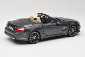 Mercedes SL65 AMG Black Series R230 Matte Black Maisto 1:18 36198 Metall - pilt 3/8