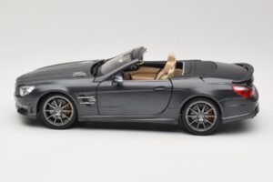 Mercedes SL65 AMG Black Series R230 Matte Black Maisto 1:18 36198 Metall - pilt 4/8