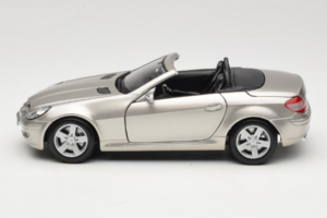 Mercedes SLK R171 Hele Pronks Metallik Maisto 1:18 31674-R1 Metall - pilt 4/8