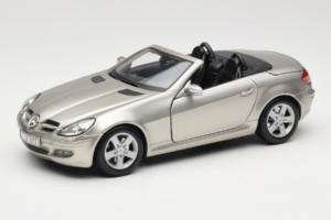 Mercedes SLK R171 Hele Pronks Metallik Maisto 1:18 31674-R1 Metall