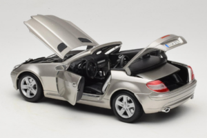 Mercedes SLK R171 Hele Pronks Metallik Maisto 1:18 31674-R1 Metall - pilt 5/8