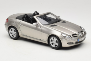 Mercedes SLK R171 Hele Pronks Metallik Maisto 1:18 31674-R1 Metall - pilt 6/8